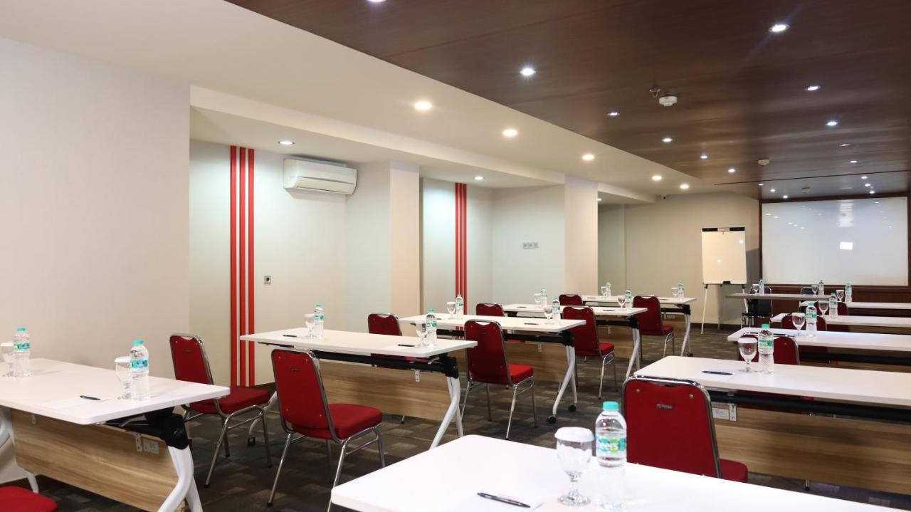 Moritz Hotel Rsab Harapan Kita Jakarta Exteriör bild